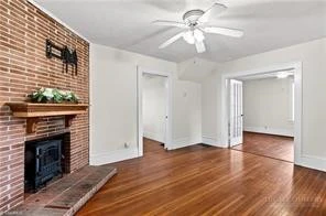 Image number 4 for the current listing