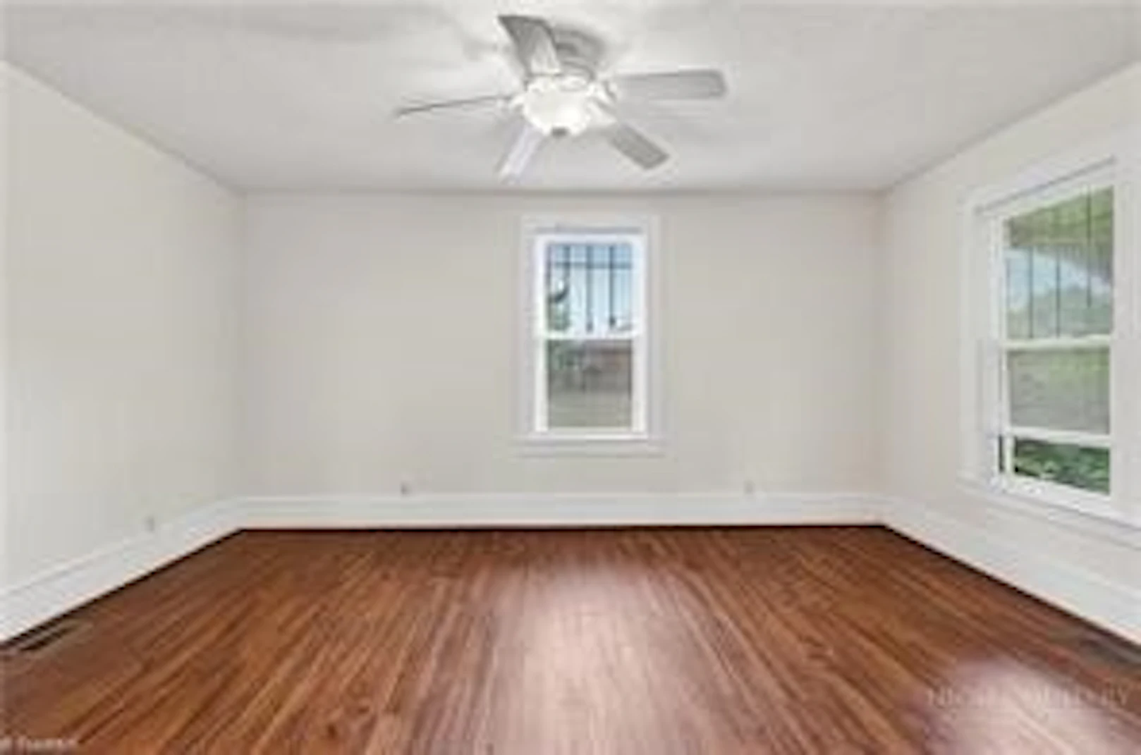Image number 10 for the current listing
