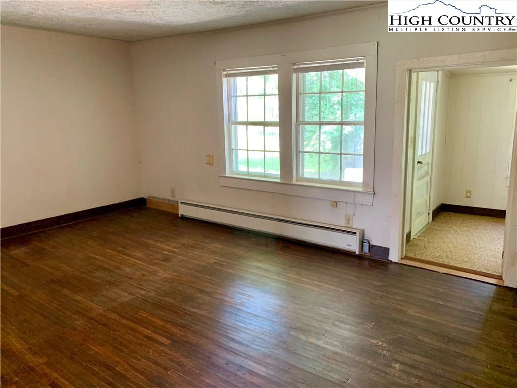 Image number 2 for the current listing