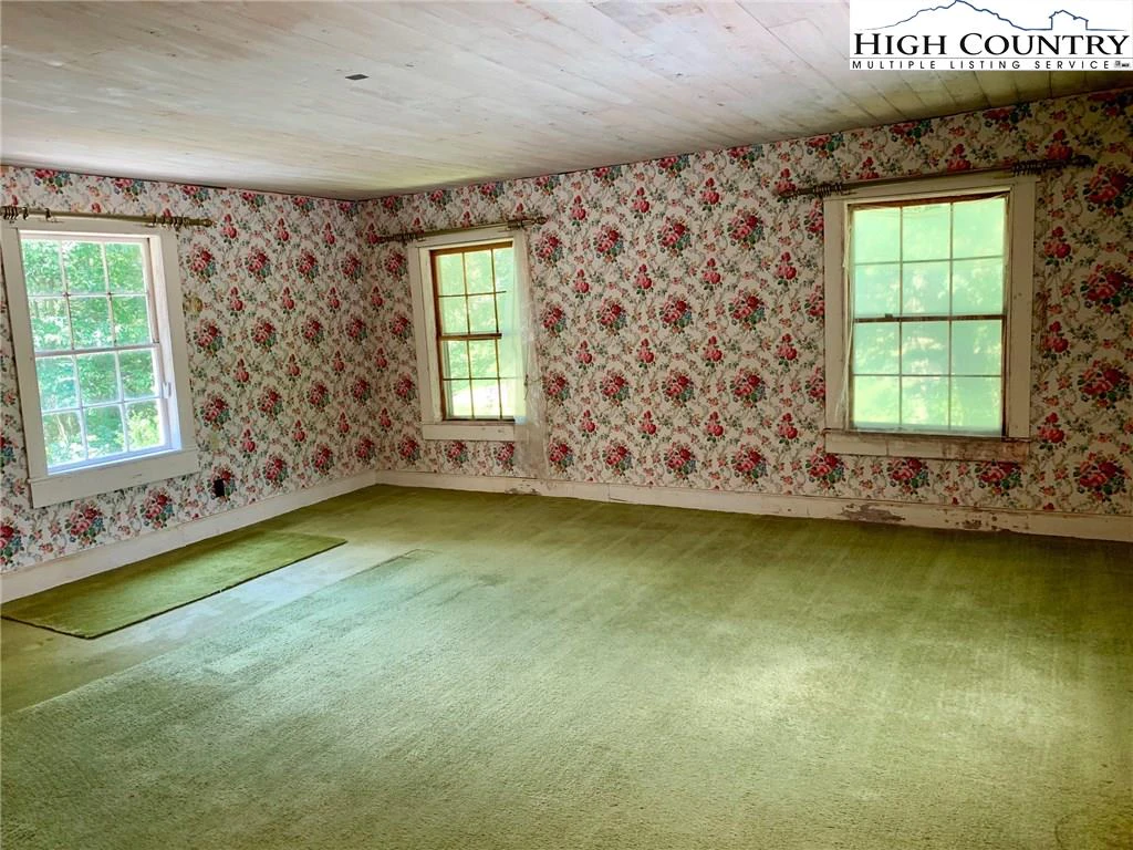 Image number 13 for the current listing