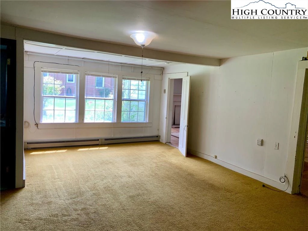 Image number 17 for the current listing