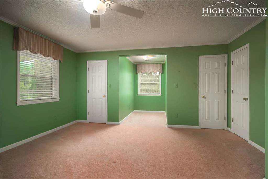 Image number 3 for the current listing