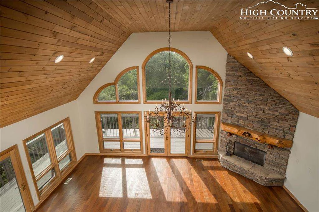Image number 6 for the current listing