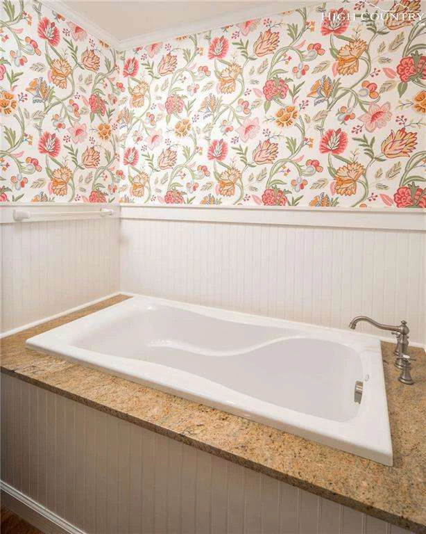 Image number 8 for the current listing
