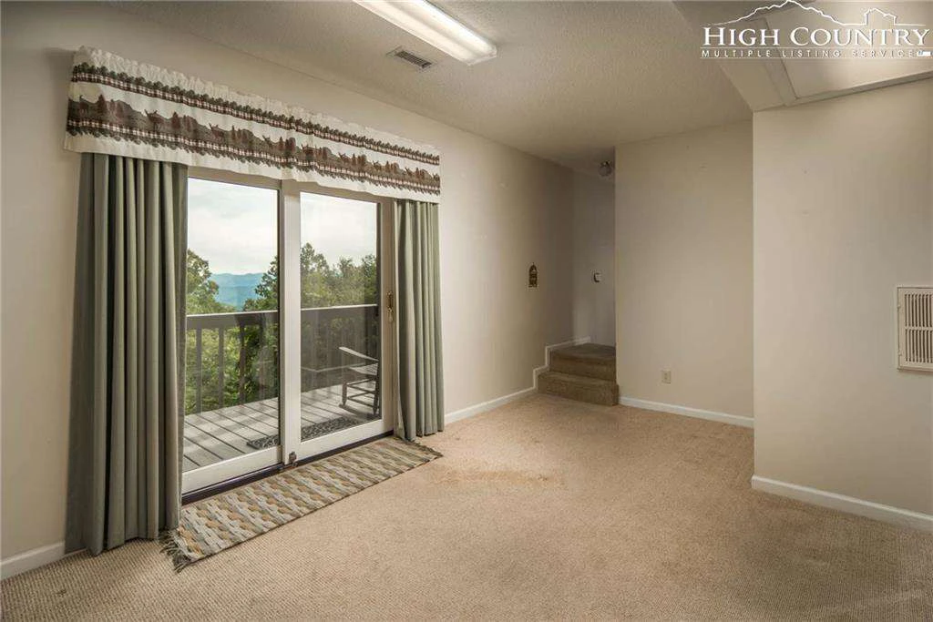 Image number 10 for the current listing