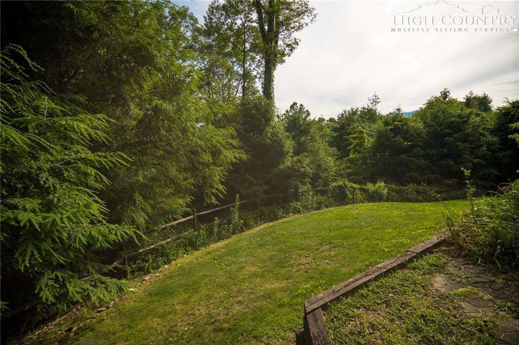 Image number 15 for the current listing