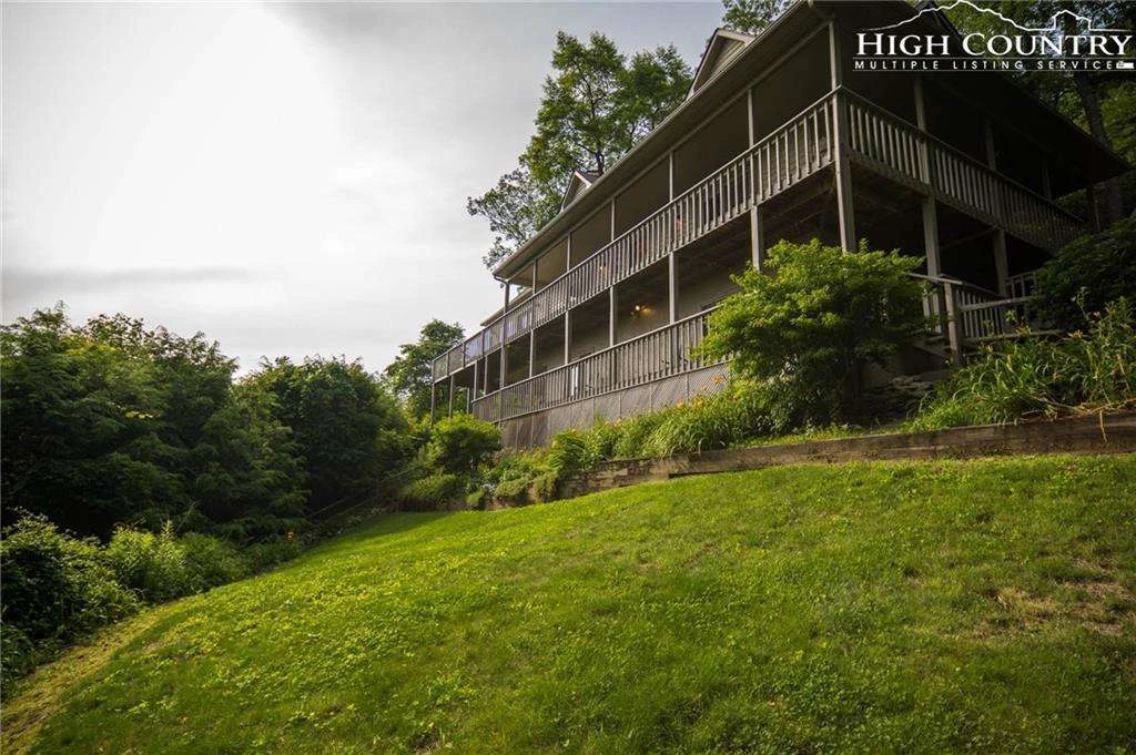 Image number 16 for the current listing
