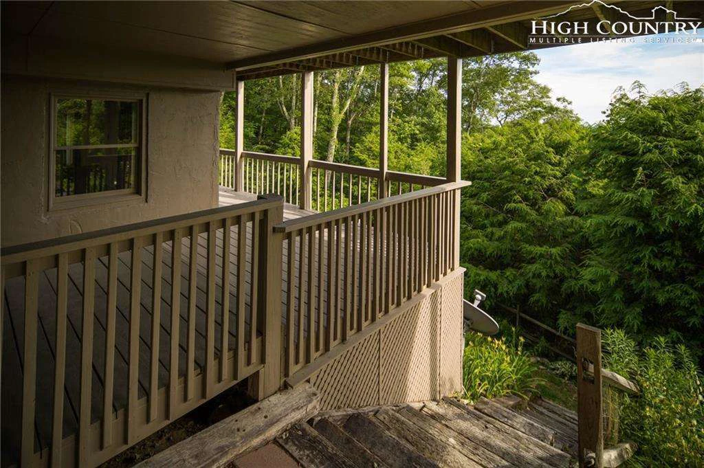 Image number 17 for the current listing