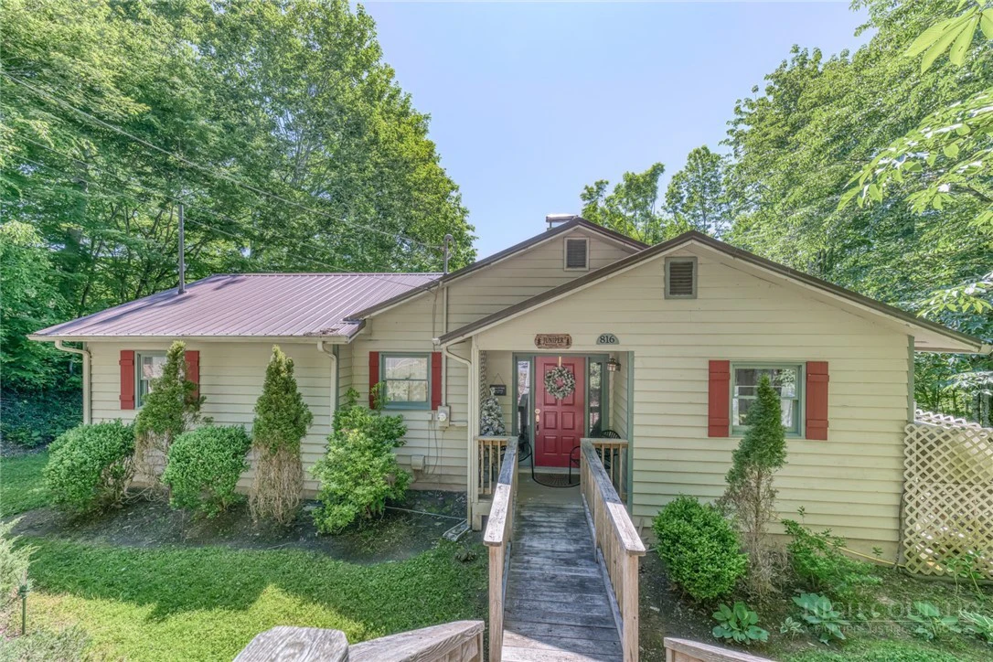 Image number 1 for the current listing