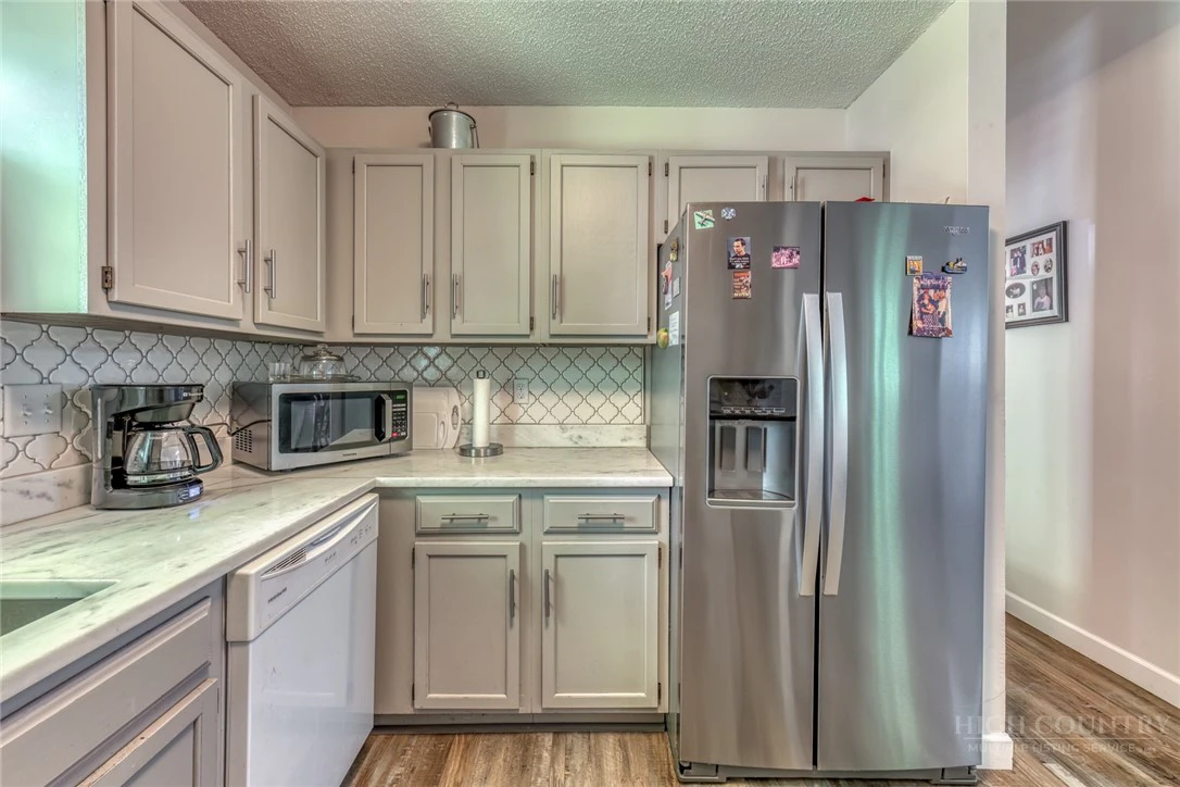 Image number 5 for the current listing