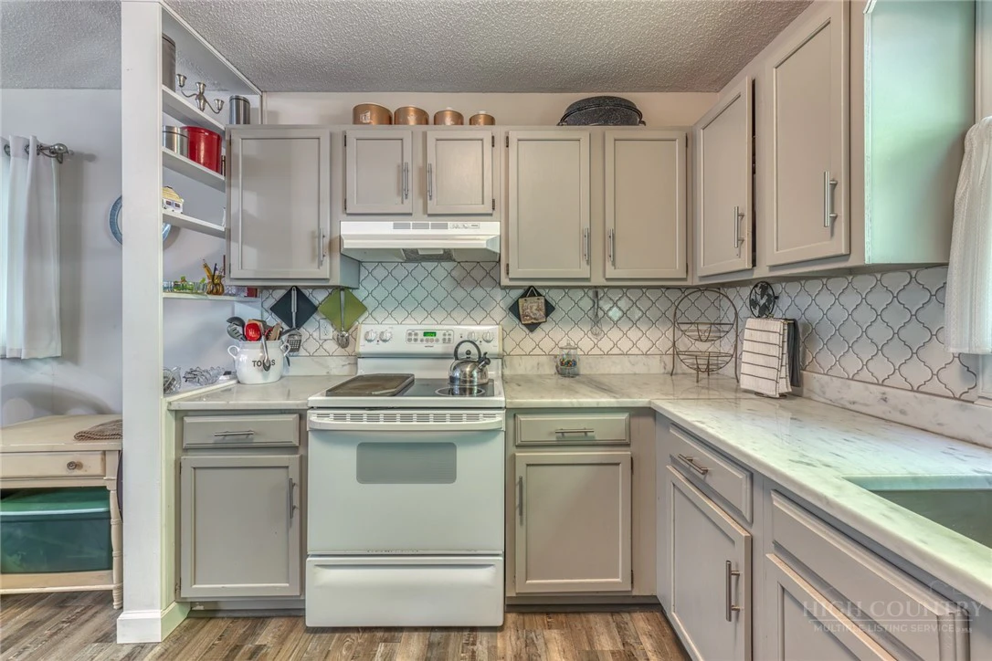 Image number 6 for the current listing