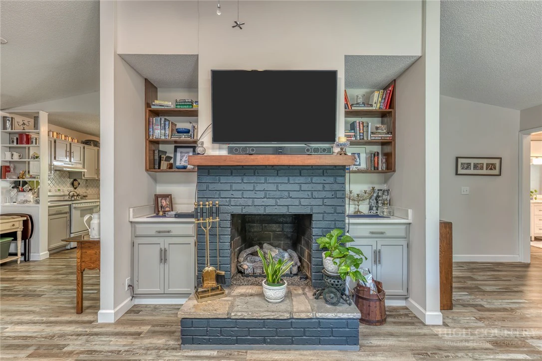 Image number 11 for the current listing