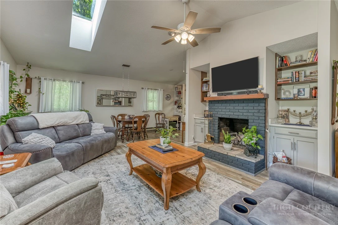 Image number 12 for the current listing