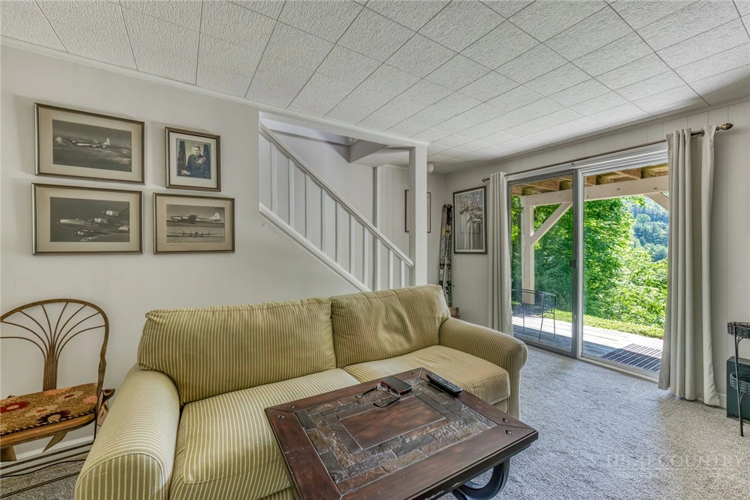 Image number 19 for the current listing
