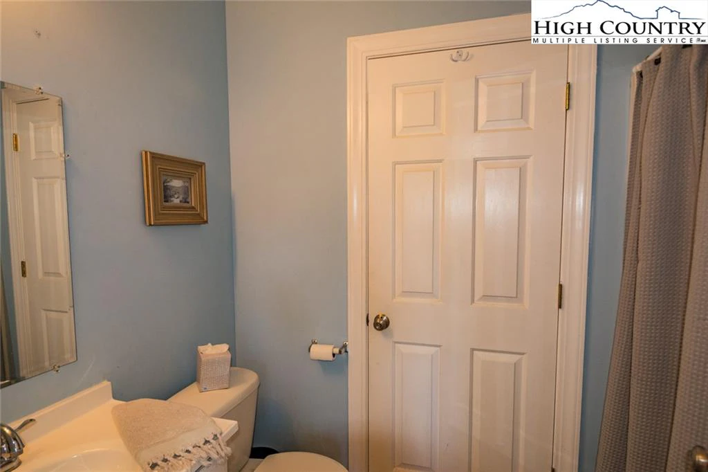 Image number 3 for the current listing