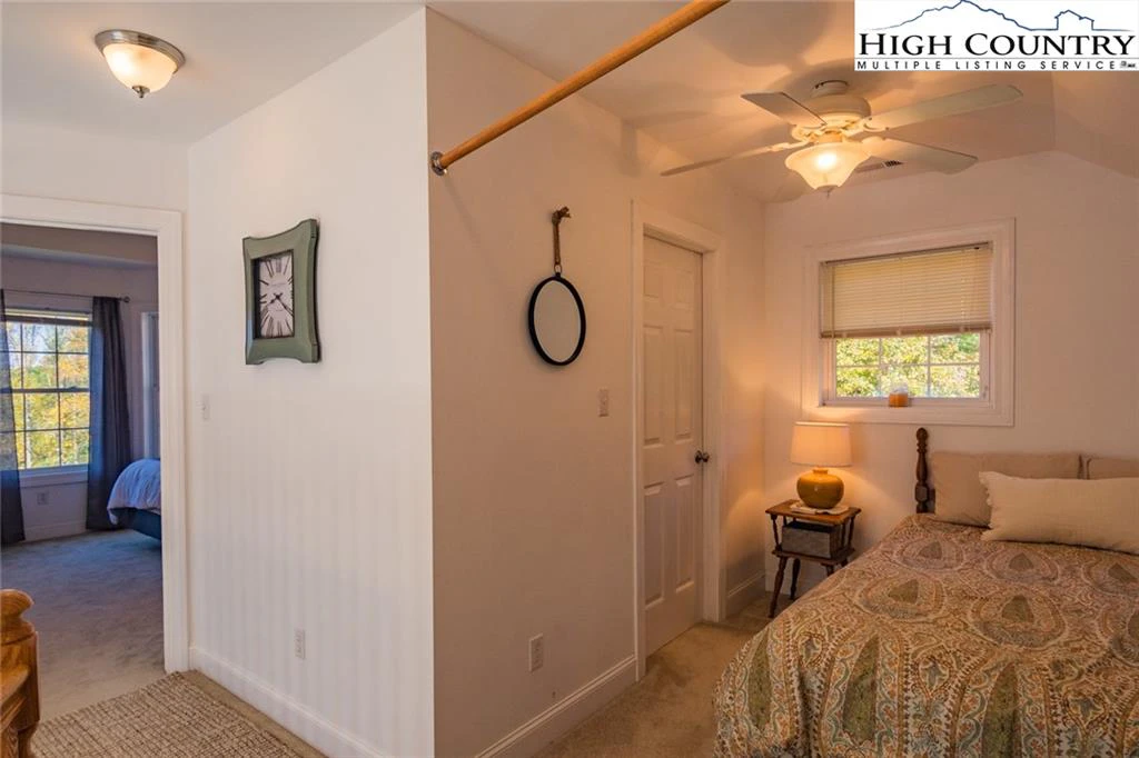 Image number 6 for the current listing