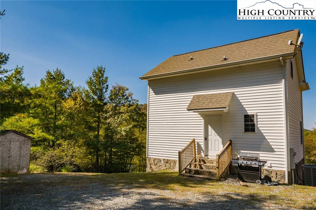 Image number 16 for the current listing