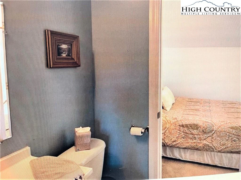 Image number 7 for the current listing