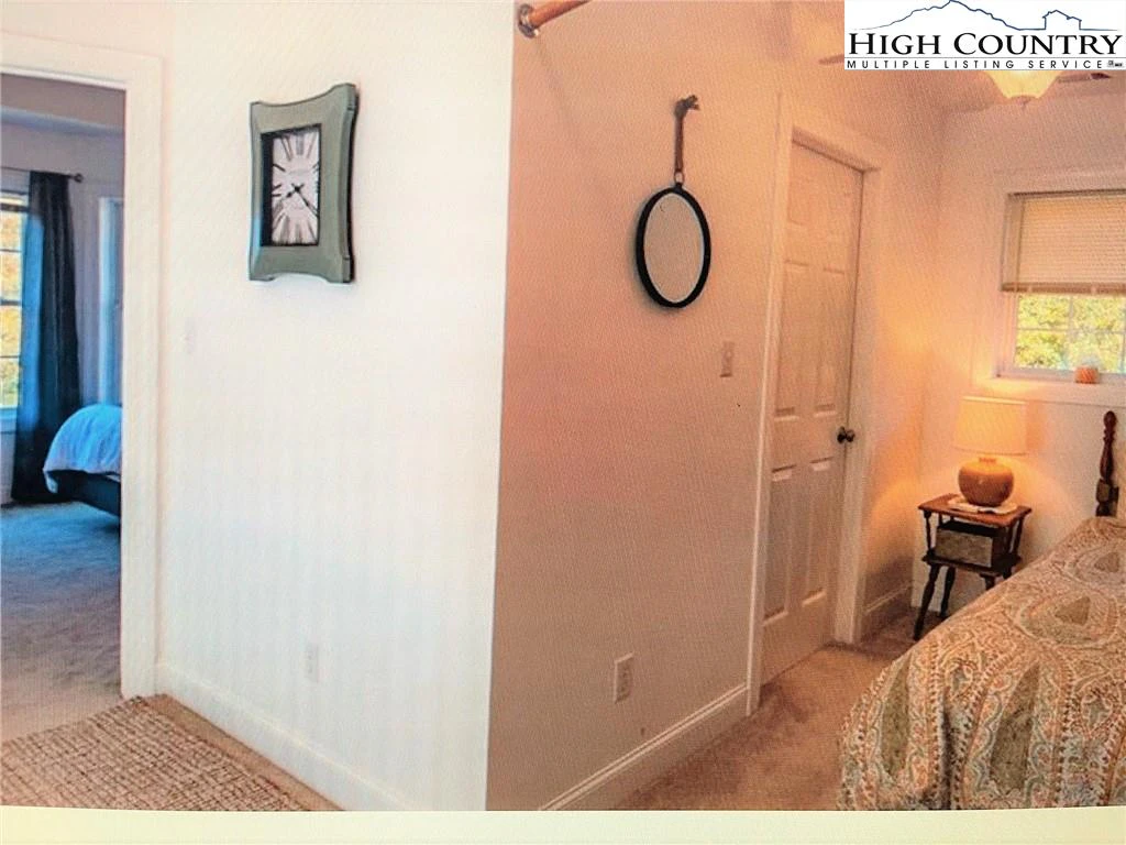 Image number 8 for the current listing