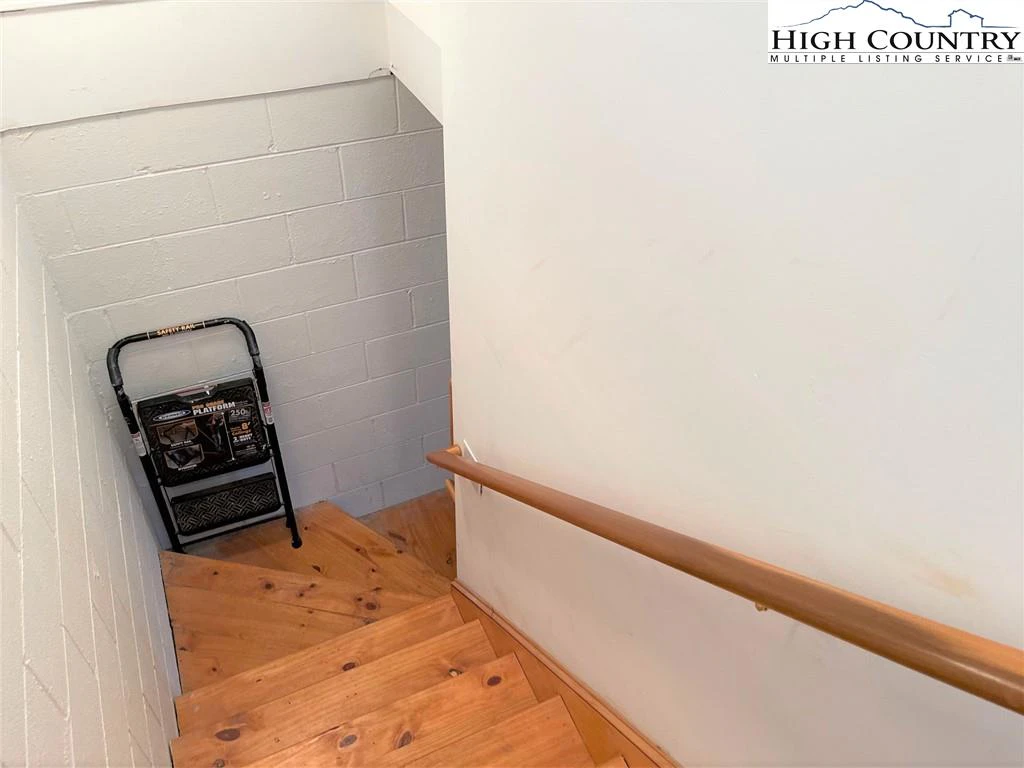 Image number 12 for the current listing