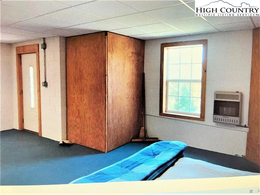 Image number 13 for the current listing
