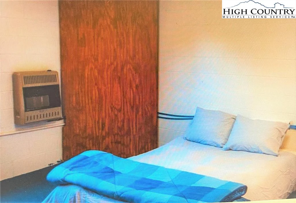 Image number 15 for the current listing