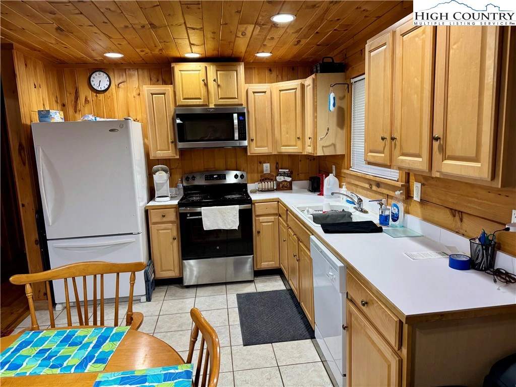 Image number 7 for the current listing