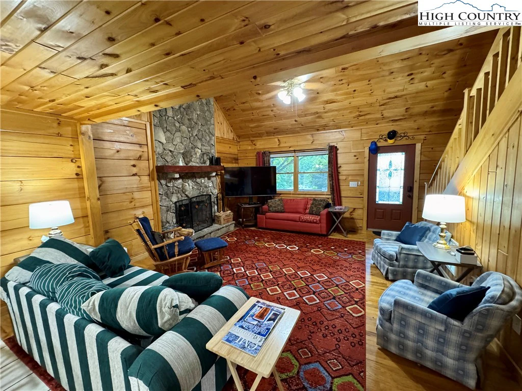 Image number 13 for the current listing