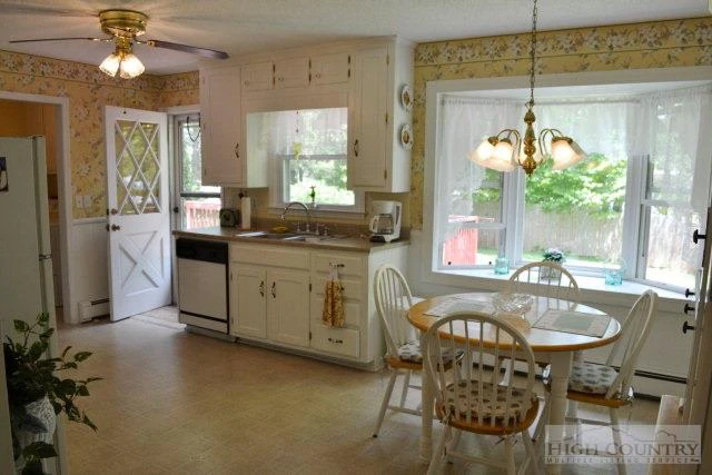Image number 14 for the current listing