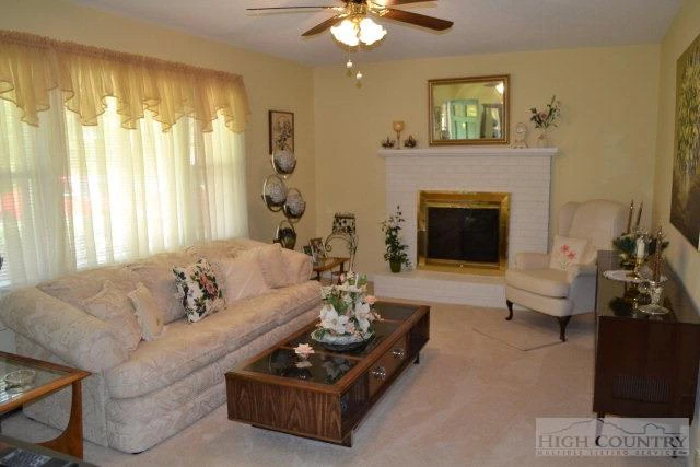 Image number 15 for the current listing