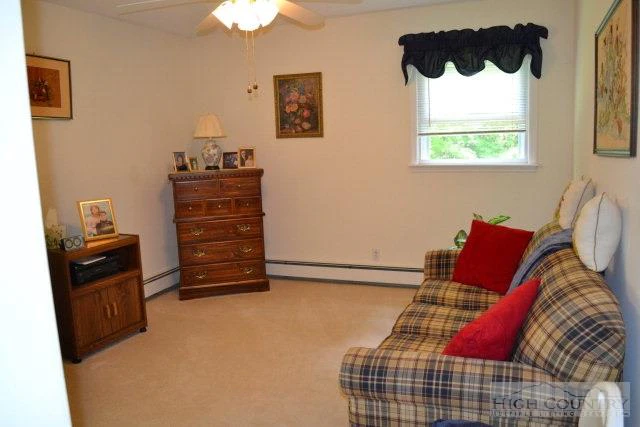 Image number 4 for the current listing