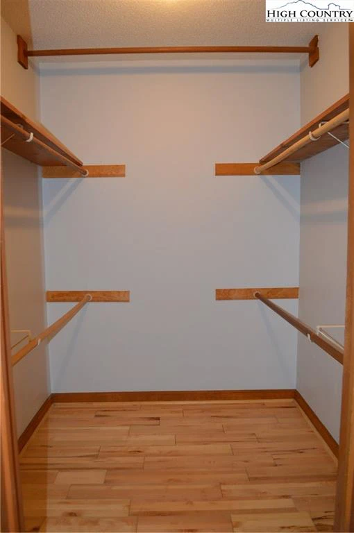 Image number 5 for the current listing