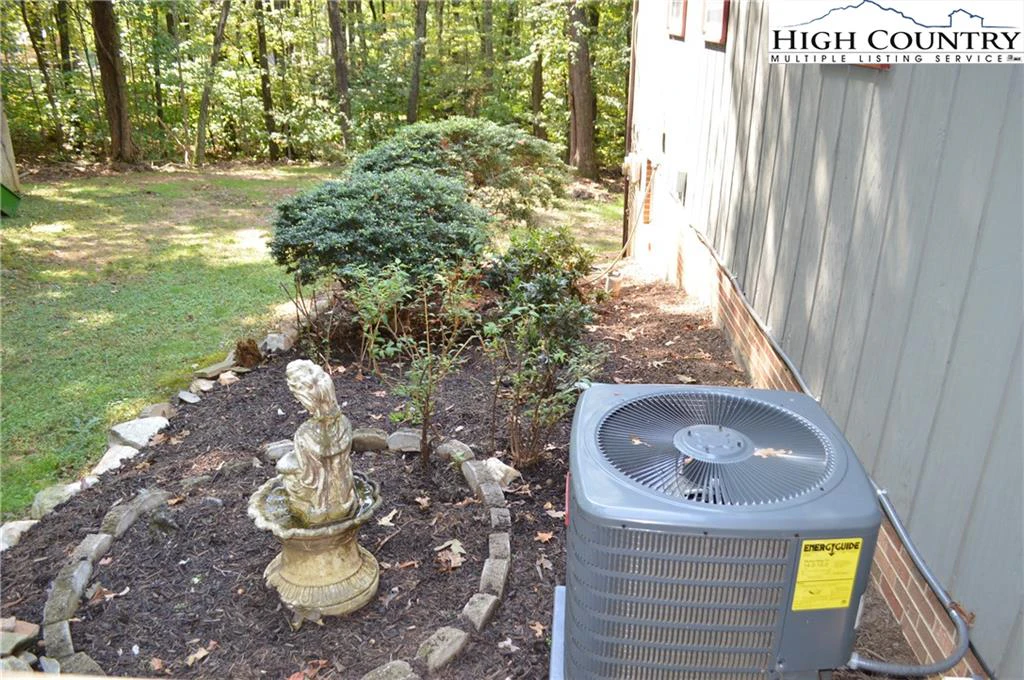Image number 9 for the current listing