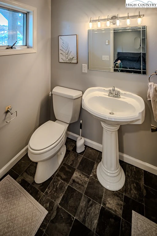 Image number 11 for the current listing