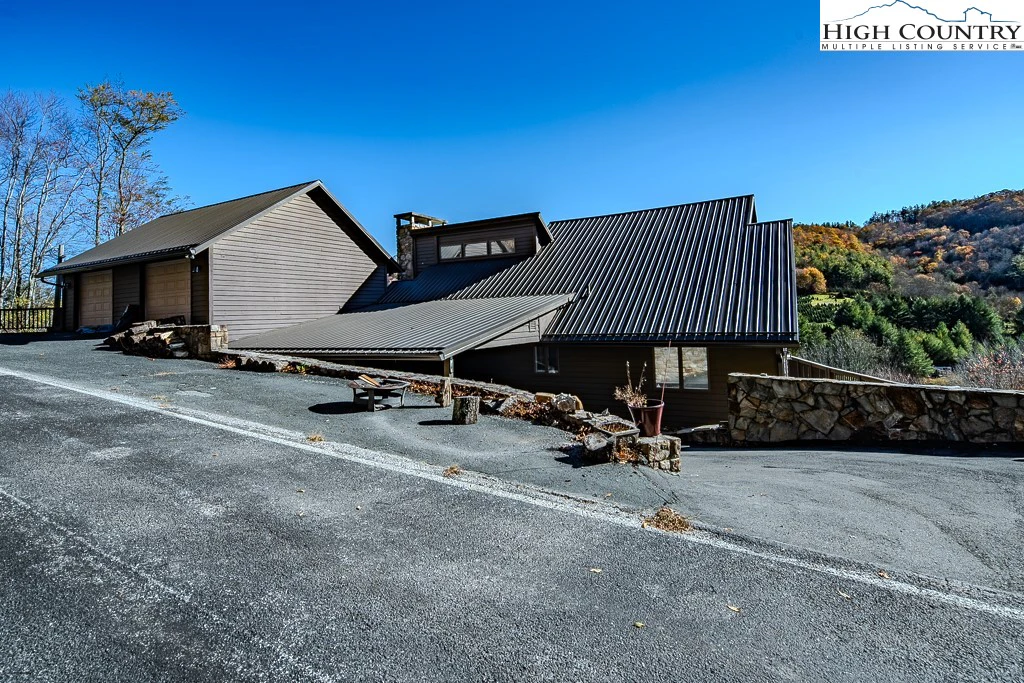 Image number 1 for the current listing