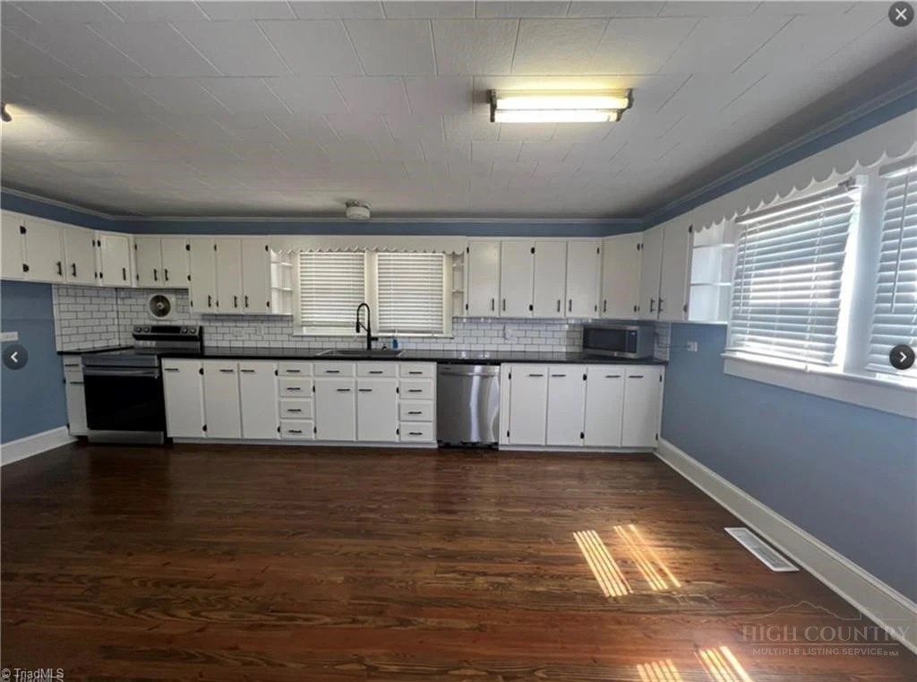 Image number 10 for the current listing