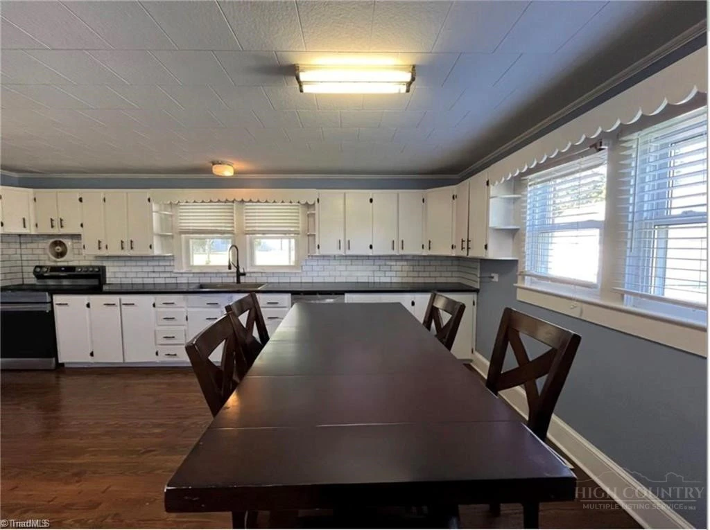 Image number 5 for the current listing
