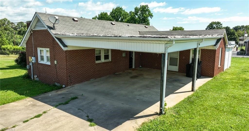 Image number 3 for the current listing
