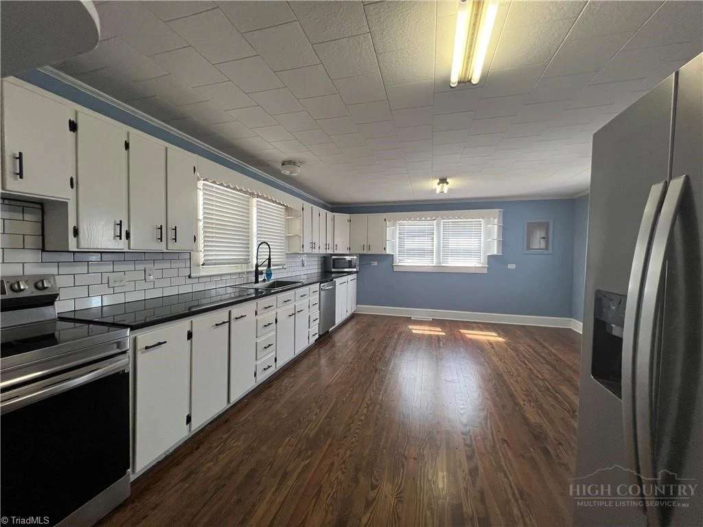 Image number 5 for the current listing