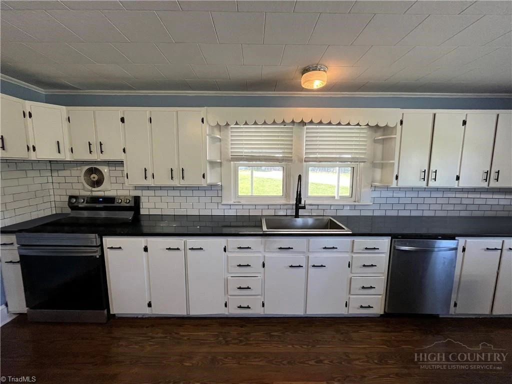 Image number 6 for the current listing