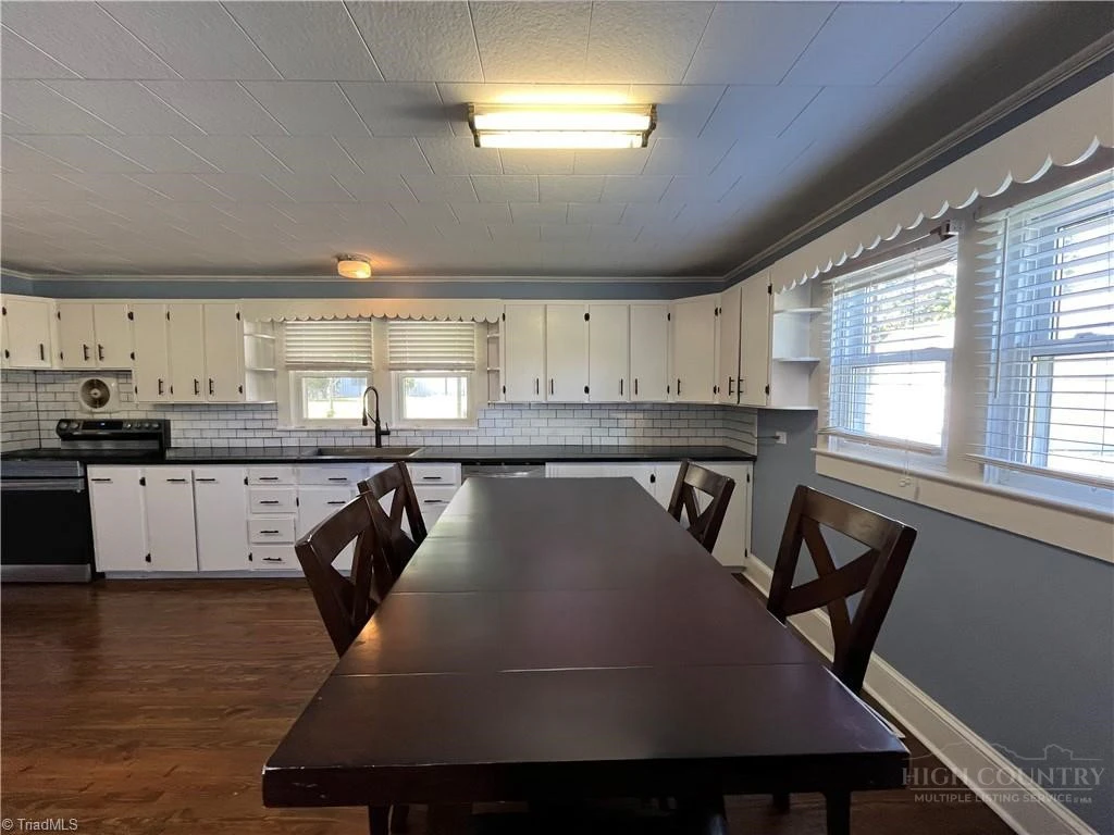 Image number 7 for the current listing
