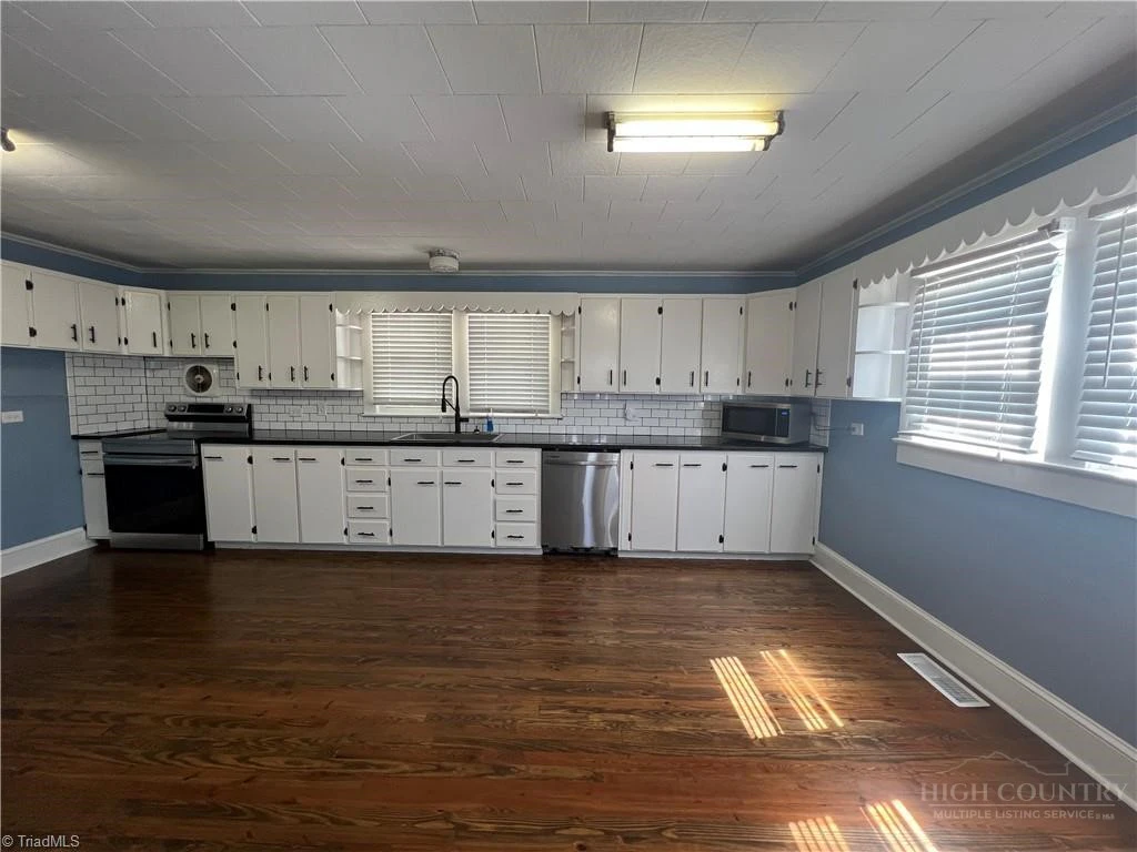 Image number 8 for the current listing