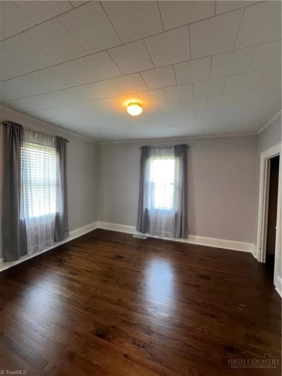 Image number 11 for the current listing