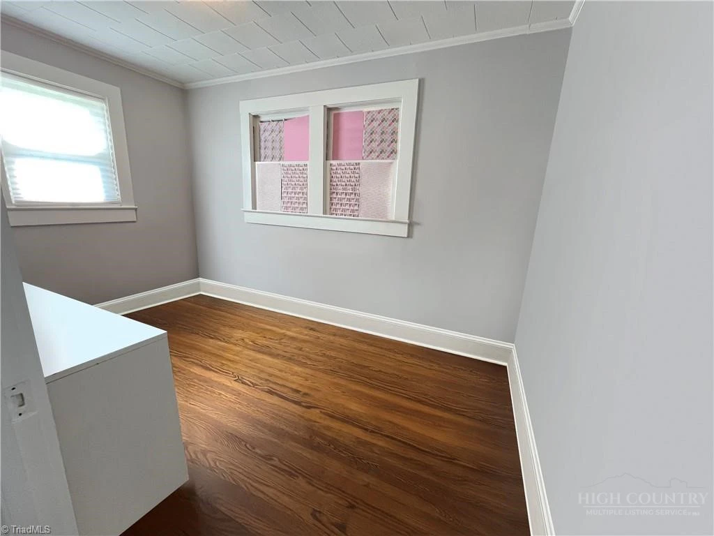 Image number 16 for the current listing
