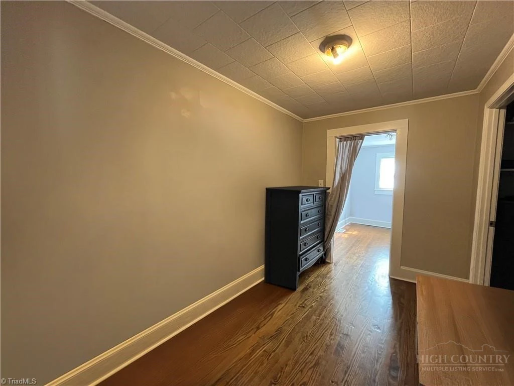 Image number 18 for the current listing