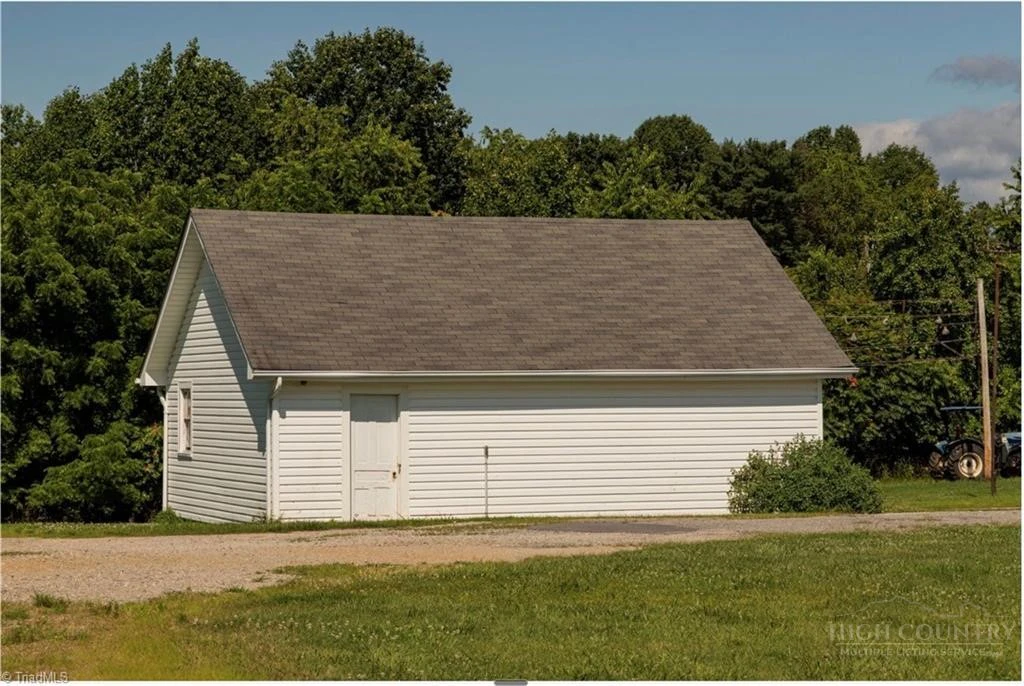 Image number 27 for the current listing