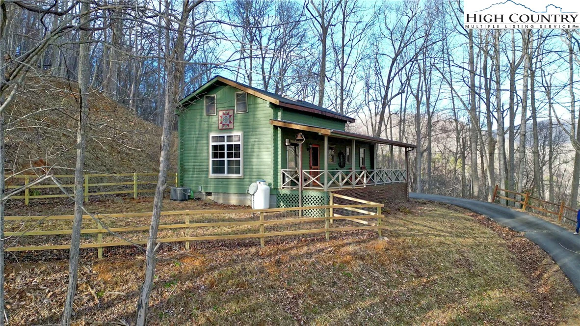 Image number 9 for the current listing