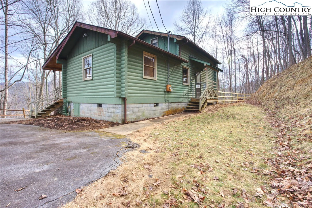 Image number 14 for the current listing