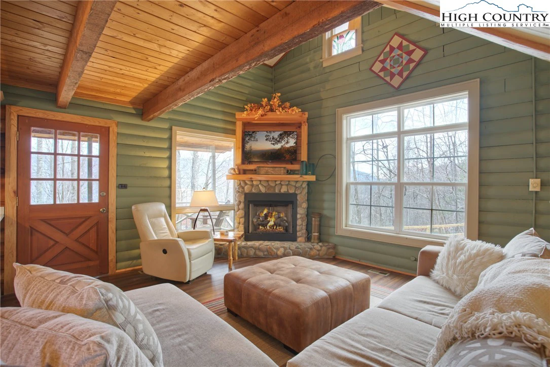 Image number 1 for the current listing