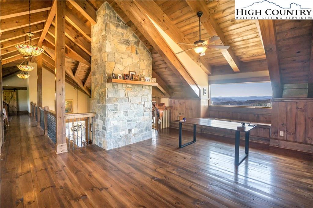 Image number 3 for the current listing